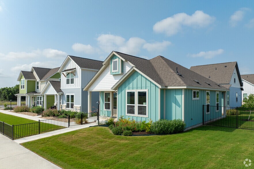 More Photos Of Garten Haus at Solms Landing, New Braunfels Specialty For Sale