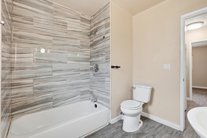 More Photos Of 2912 W 141st Pl, Gardena Multifamily For Sale