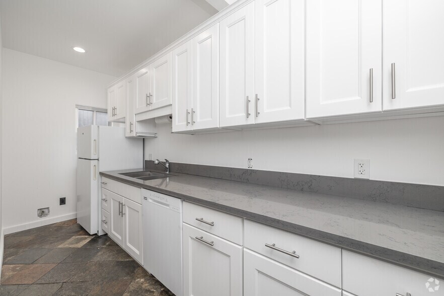 More Photos Of 1952 N Cahuenga Blvd, Los Angeles Movie Radio TVStudio For Lease