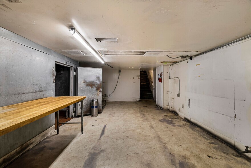 More Photos Of 131 Broadway St, Chico Restaurant For Sale