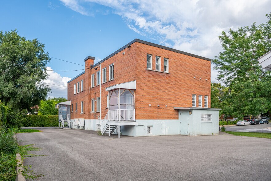 More Photos Of 3505 rue Bagot, Montréal Office For Sale