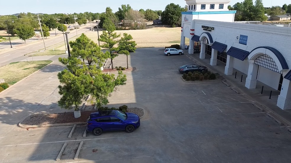 More Photos Of 1444-1468 N Kelly Dr, Edmond Storefront Retail Office For Sale