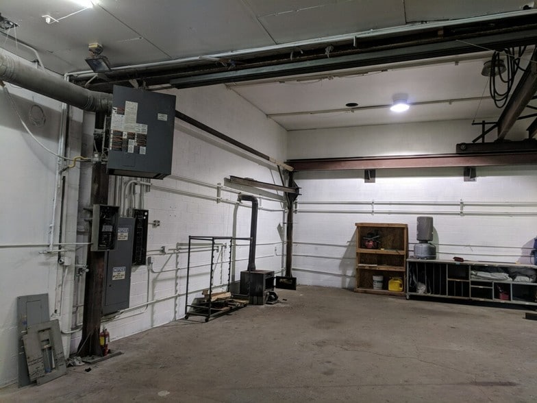 More Photos Of 8515 N Decatur St, Portland Service For Lease