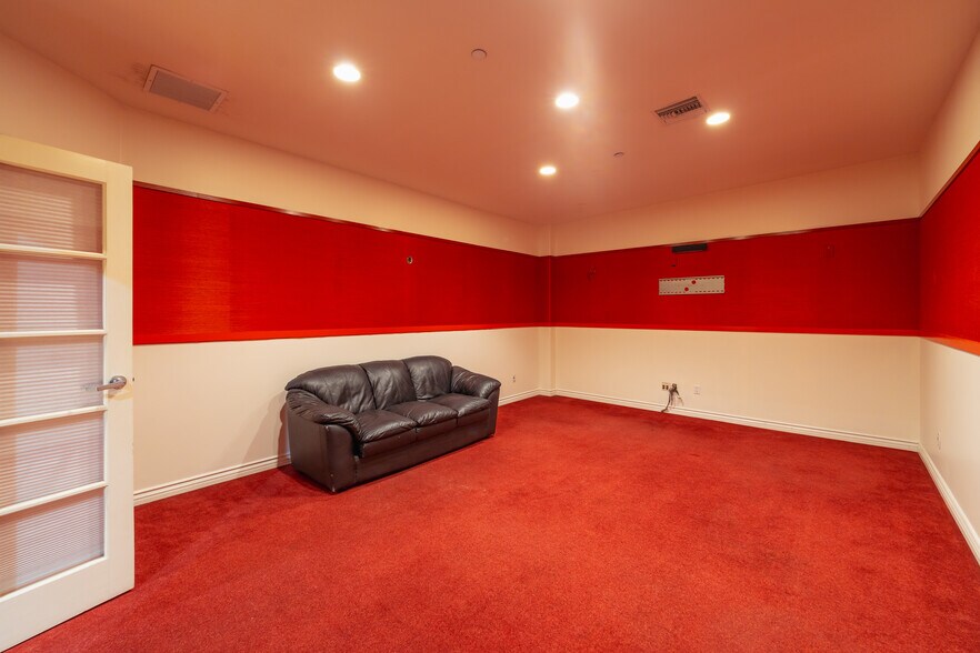 More Photos Of 1415 N Cahuenga Blvd, Los Angeles Loft Creative Space For Sale