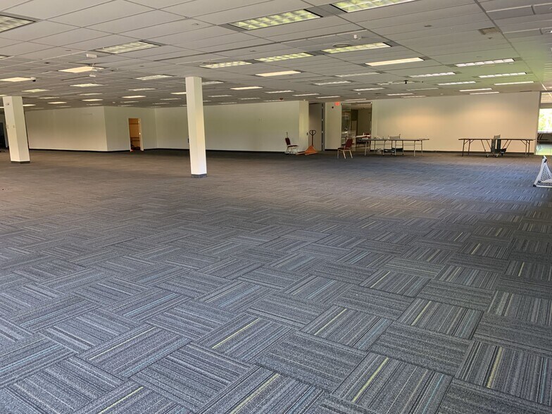 More Photos Of 11301 W Lake Park Dr, Milwaukee Office For Sale