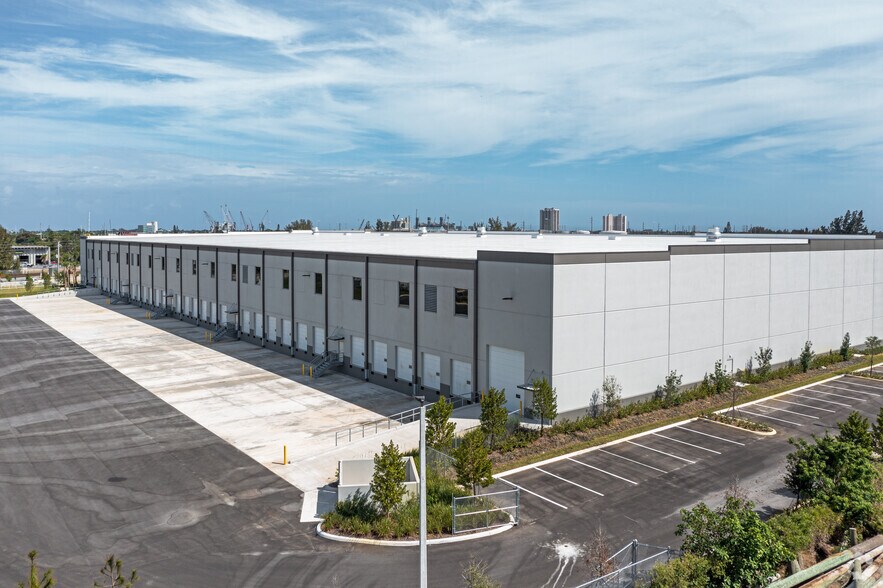 More Photos Of 1301 President Barack Obama Hwy, Riviera Beach Warehouse For Lease