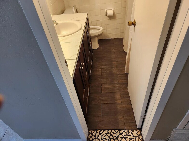 More Photos Of 1400 N Saint Marys St, Beeville Apartments For Sale