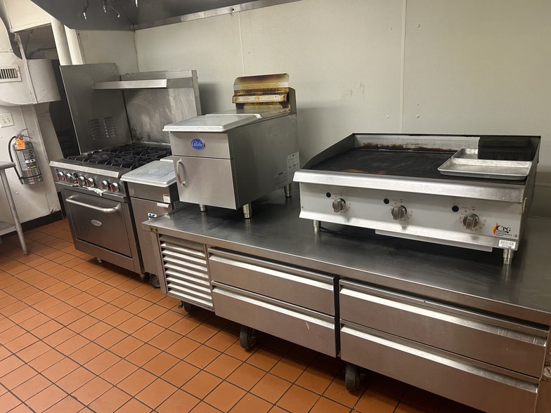 More Photos Of 321 N Main St, Hendersonville Restaurant For Lease