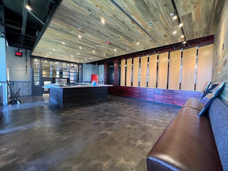 More Photos Of 1762 Galleria Blvd, Franklin Restaurant For Lease