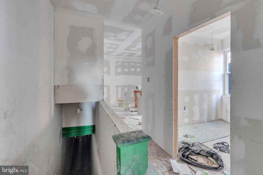 More Photos Of 307 N 52nd St, Philadelphia Flex For Sale