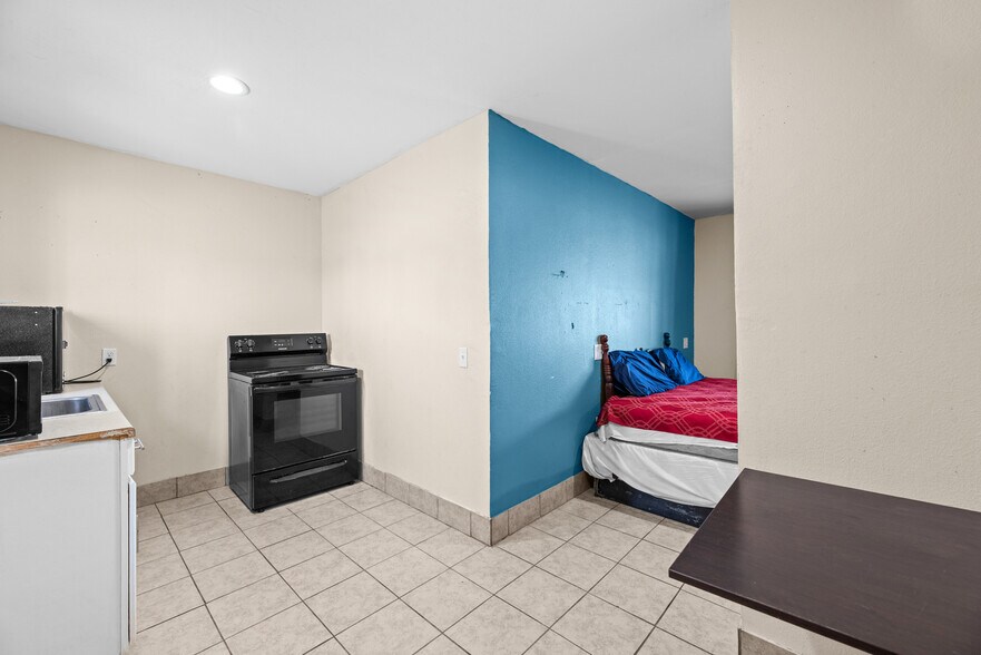 More Photos Of 4206 Leopard St, Corpus Christi Hotel For Sale