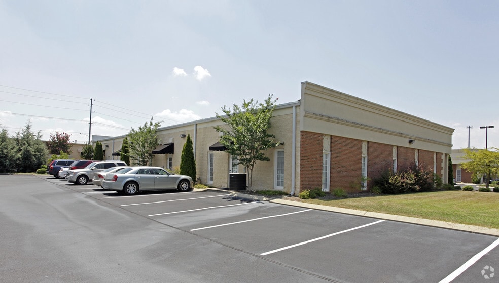 More Photos Of 6131 Shallowford Rd, Chattanooga Office For Sale