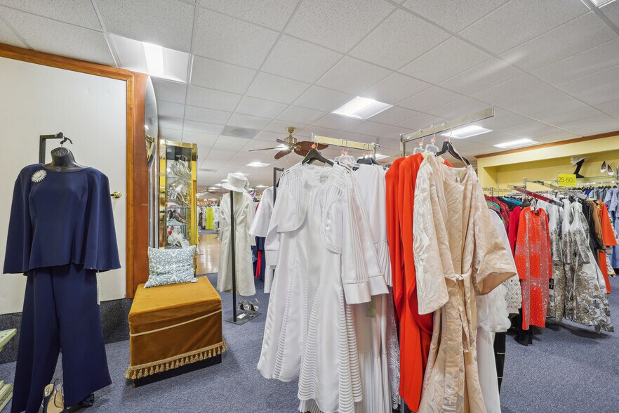 More Photos Of 5061 Allentown Rd, Suitland General Retail For Sale