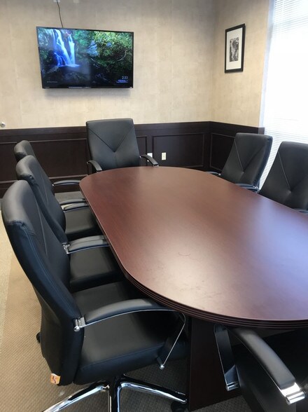 More Photos Of 300 Lester Mill Rd, Locust Grove Office For Lease