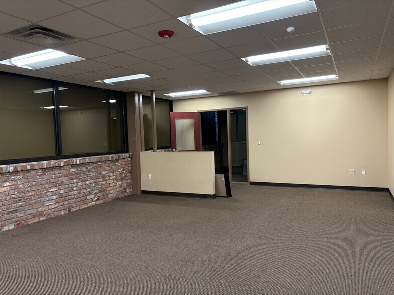 More Photos Of 4212 W Sunset Blvd, Spokane Flex For Sale