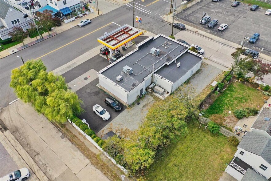 More Photos Of 12 Lido Blvd, Point Lookout Service Station For Sale