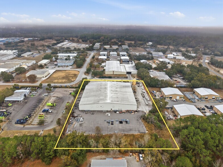 More Photos Of 263-271 Southridge Industrial Dr, Tavares Warehouse For Lease