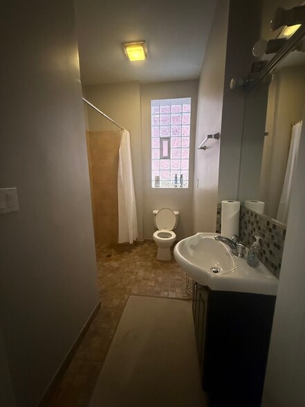 More Photos Of 836 N Damen Ave, Chicago Storefront Retail Residential For Lease