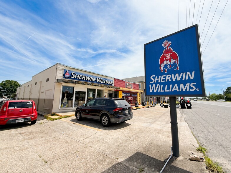 Primary Photo Of 2500 Airline Dr, Kenner Storefront For Lease