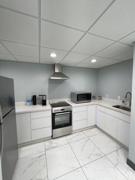 More Photos Of 300-308 E 2nd Ave, La Habra Service For Sale