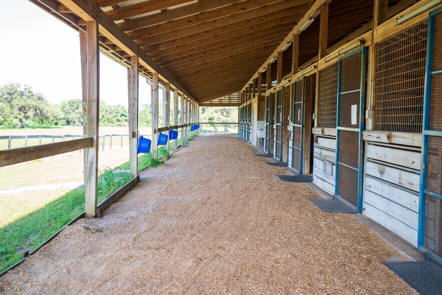 More Photos Of 12219 SW 26th St, Ocala Horse Stables For Sale