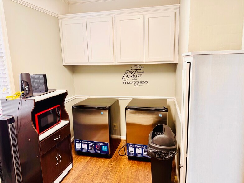 More Photos Of 403 S Logan St, Gaffney Office For Sale