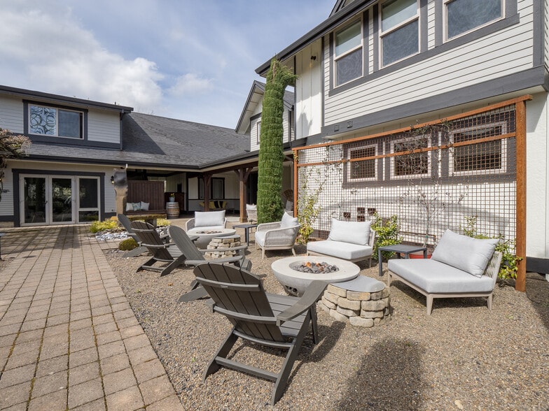 More Photos Of 20300 NE Highway 240, Newberg Hotel For Sale