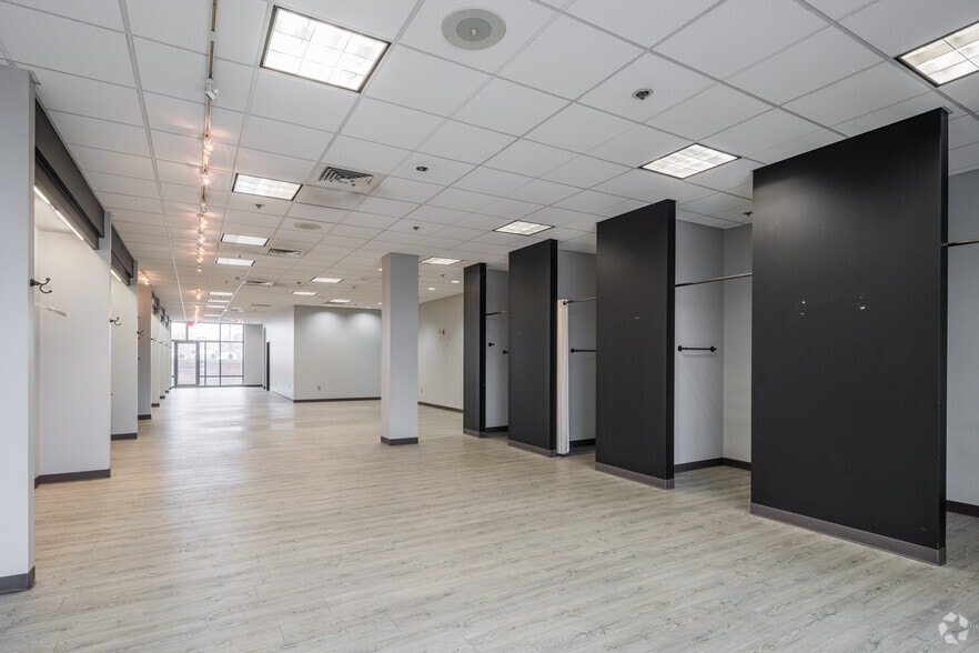 More Photos Of 16721-16765 Main St, Wildwood General Retail For Sale
