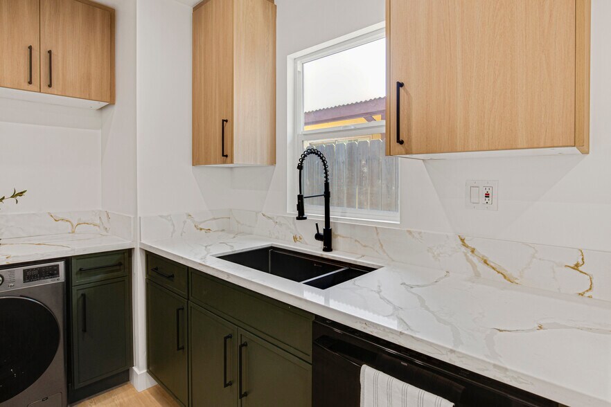 More Photos Of 18506 Kingsdale Ave, Redondo Beach Apartments For Sale