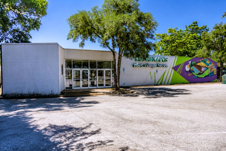 More Photos Of 1314 W Hickory St, Denton Freestanding For Lease