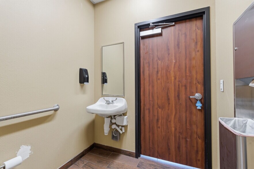 More Photos Of 12111 Cypress North Houston Rd, Cypress Carwash For Sale