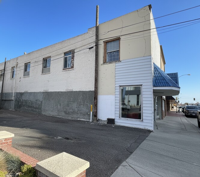 More Photos Of 1221 Overland Ave, Burley Storefront For Sale