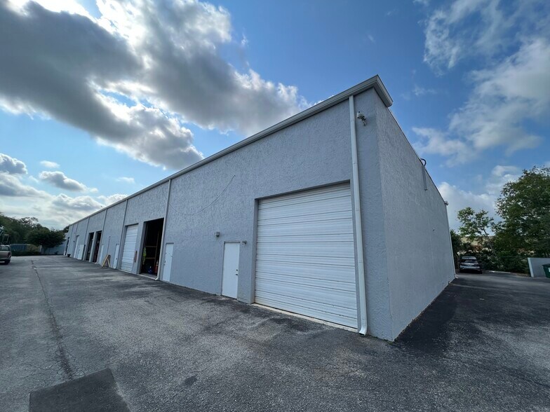 More Photos Of 1270-1272 SW 34th St, Palm City Warehouse For Lease