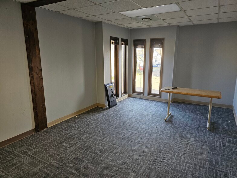 More Photos Of 97 S 4th St, Ishpeming Office For Lease