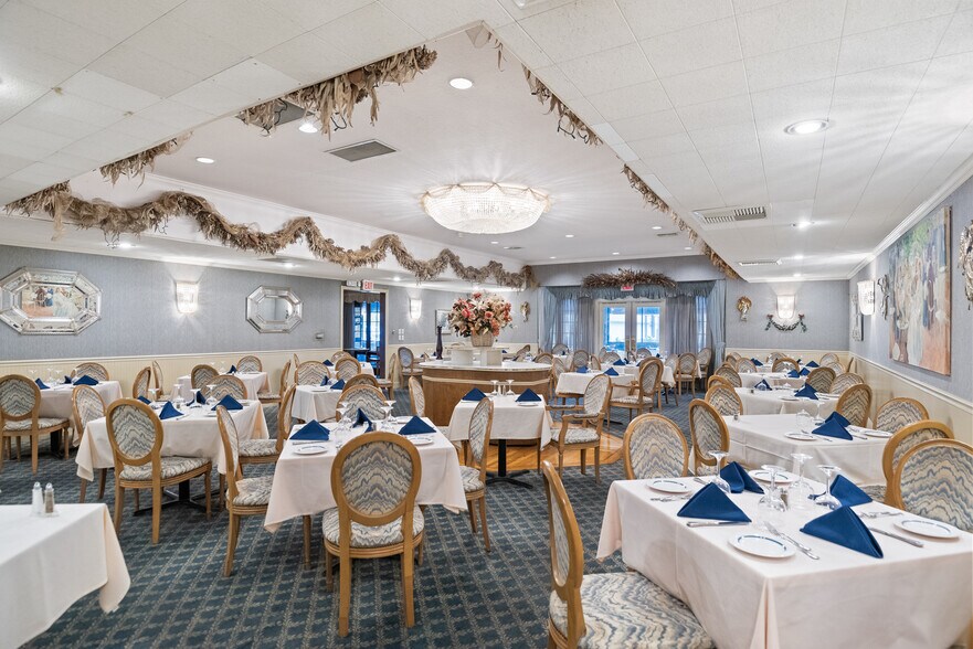 More Photos Of 14467 Big Basin Way, Saratoga Restaurant For Sale