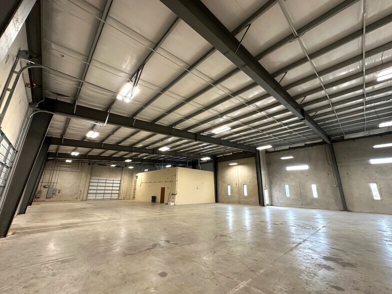 More Photos Of 6724 Guada Coma Dr, Schertz Warehouse For Lease