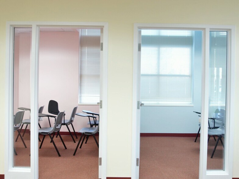 More Photos Of 43130 Amberwood Plz, South Riding Medical For Lease