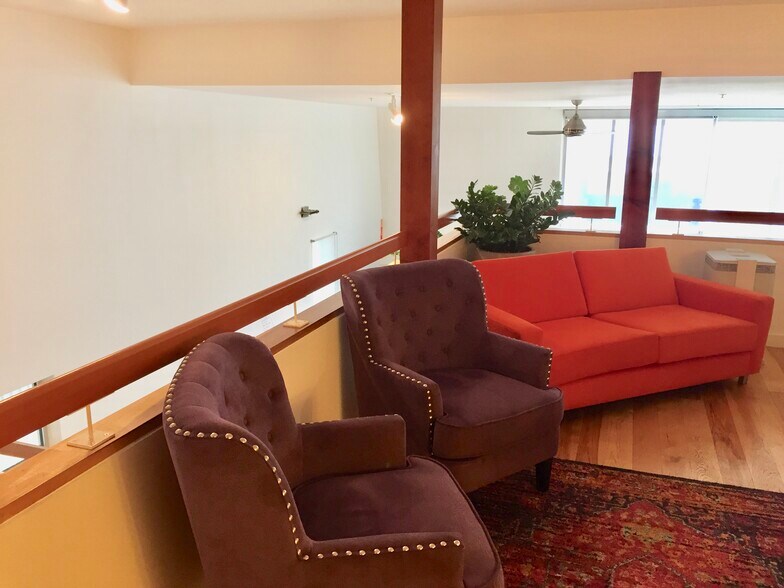 More Photos Of 615 Hampton Dr, Venice Apartments For Sale