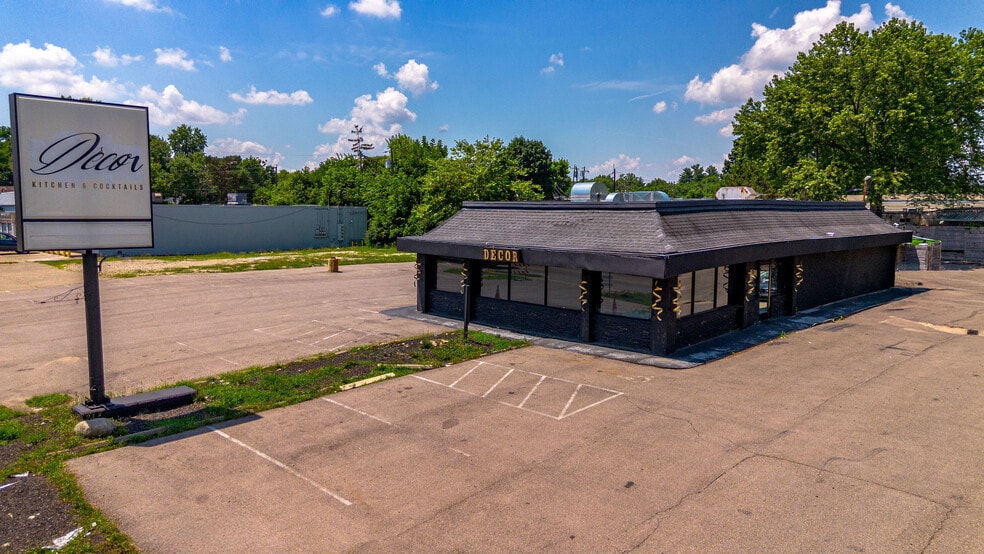 More Photos Of 8021 Hamilton Ave, Cincinnati Freestanding For Sale
