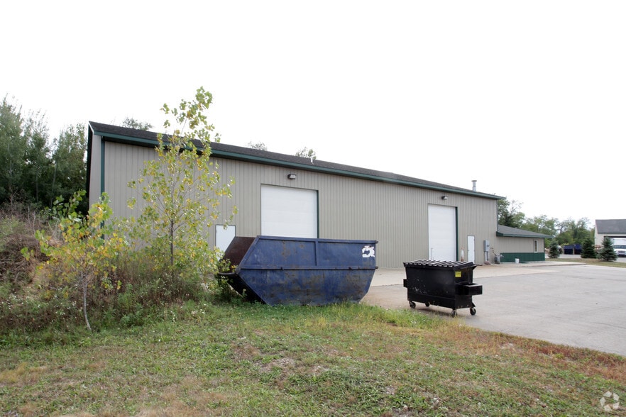 More Photos Of 14750 Raymer Cir, Marne Manufacturing For Lease