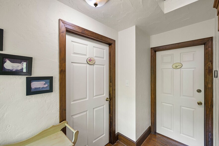 More Photos Of 40 Hospital Rd, Gettysburg Hotel For Sale