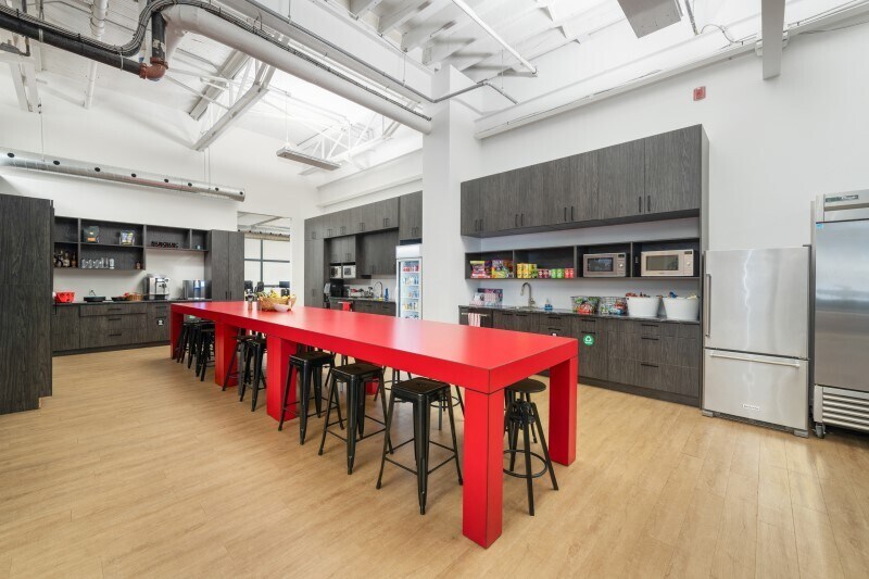 More Photos Of 4760 Rue Acorn, Montréal Research And Development For Lease