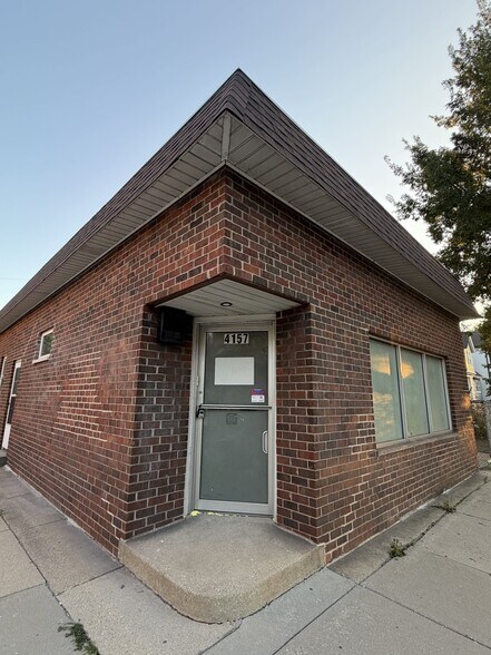 Primary Photo Of 4155 Addison St, Chicago Office For Lease