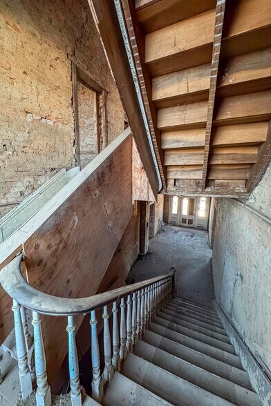 More Photos Of 706 N Main St, Columbia Office Residential For Sale