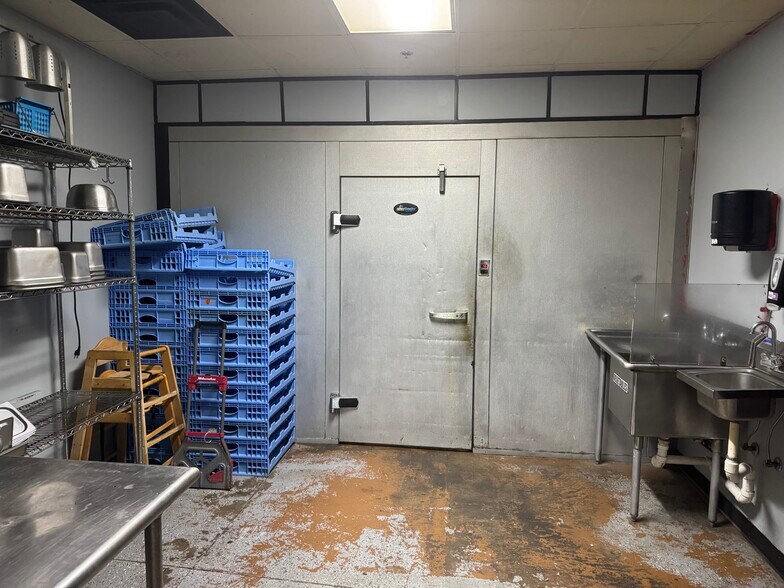 More Photos Of 715 Industrial Blvd, McDonough Bar For Lease