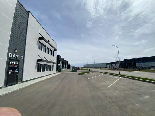 More Photos Of 1010 12 Av, Coaldale Flex For Lease