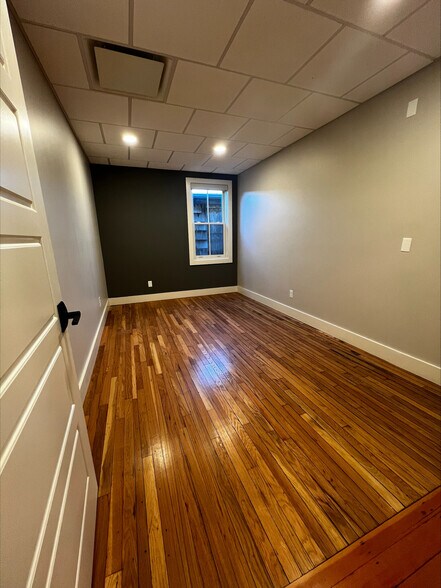 More Photos Of 50 Main St, East Greenwich Storefront Retail Office For Lease