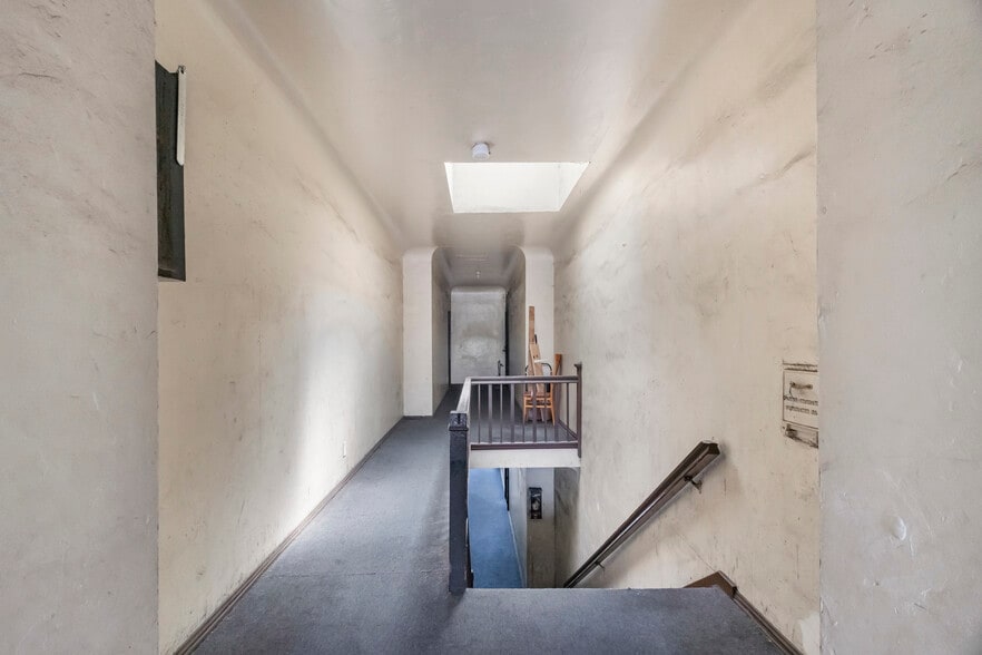 More Photos Of 2717 S Budlong Ave, Los Angeles Apartments For Sale