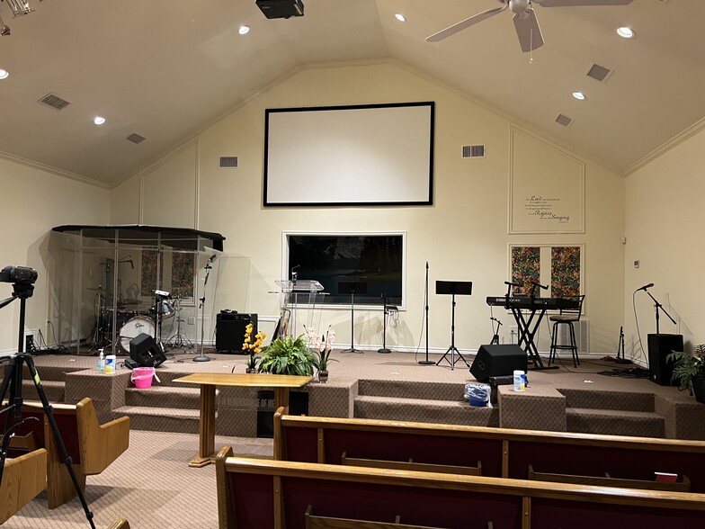 More Photos Of 544 Tipton Rd, Irving Religious Facility For Sale