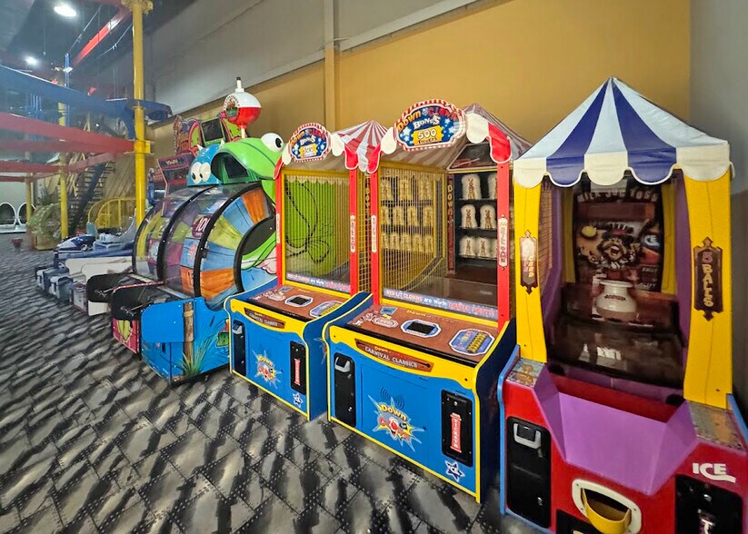 More Photos Of 43335 Michigan Ave, Canton Freestanding For Sale